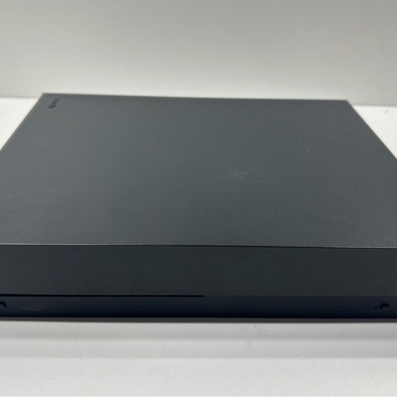 Xbox One X 1TB 2 Controllers 6 Games